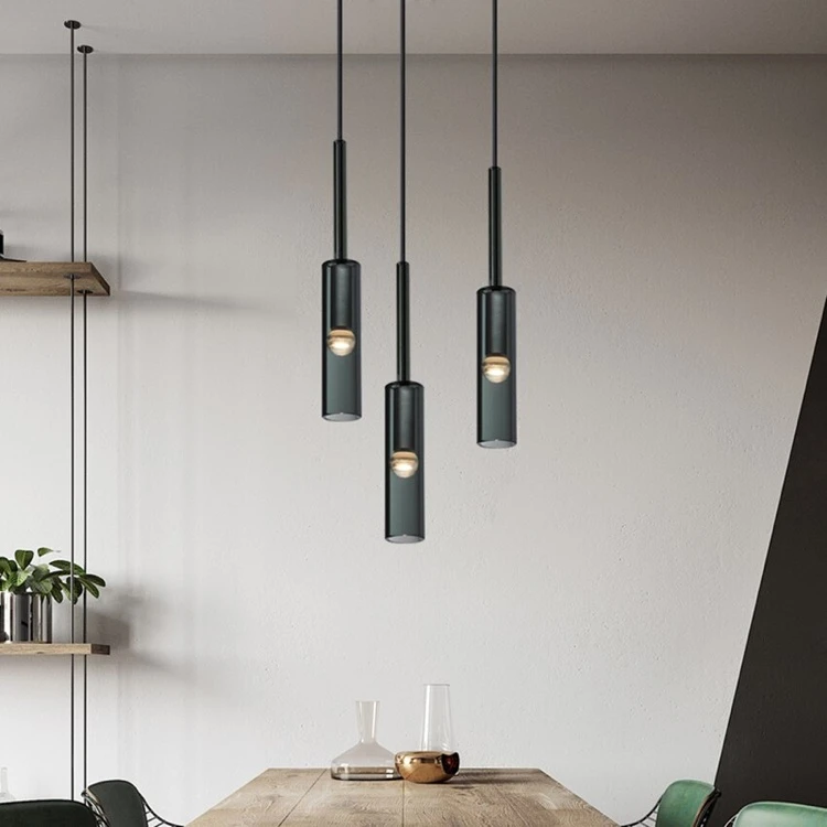 lampes suspensions en verre teinté design épuré minimaliste salle à manger contemporaine