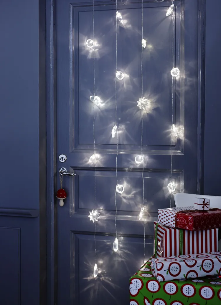 luminaires de Noël IKEA rideaux rubans lumineux LED pour décorer porte intérieur