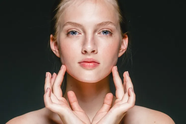 maquillage clean look make-up tendance hiver 2021 2022 maquillage naturel avec cinq produits