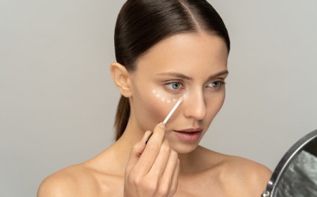 maquillage leger naturel minimaliste façon clean look étapes à suivre make-up tendance 2021 2022 anticernes concealer