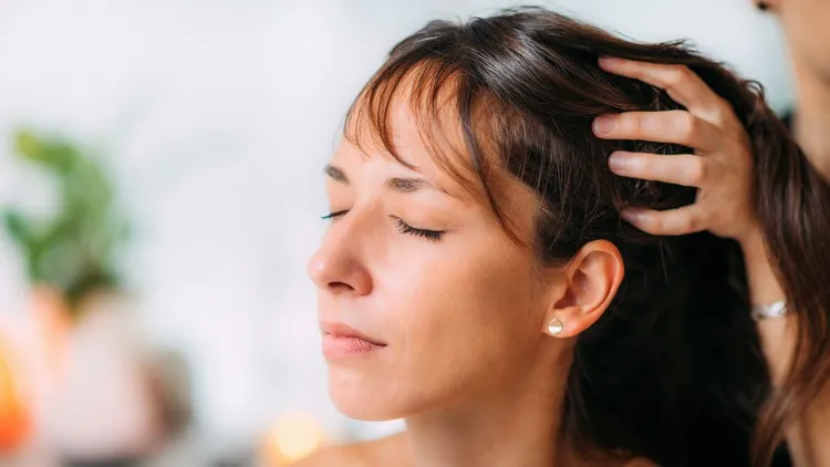 marc de café pour les cheveux bienfaits santé capillaire stimuler la pousse des cheveux