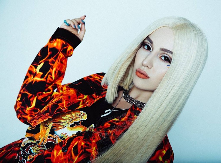 What is Max Cut Hair? Spotlight on the 2021/2022 women's trendy cut worn by Ava Max!