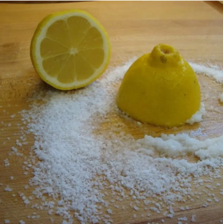 nettoyer casserole brûlée sel et citron