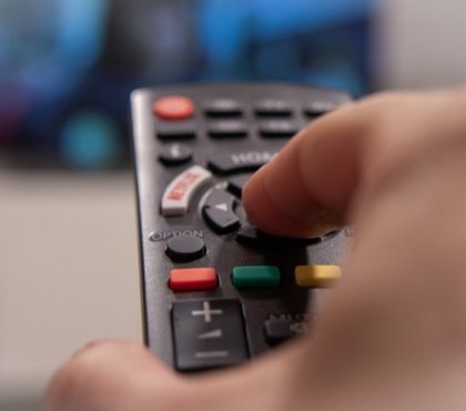 plateformes de streaming Amazon Prime Disney + Netflix boutons télécommandes permettant accès direct interdiction Assemblée nationale