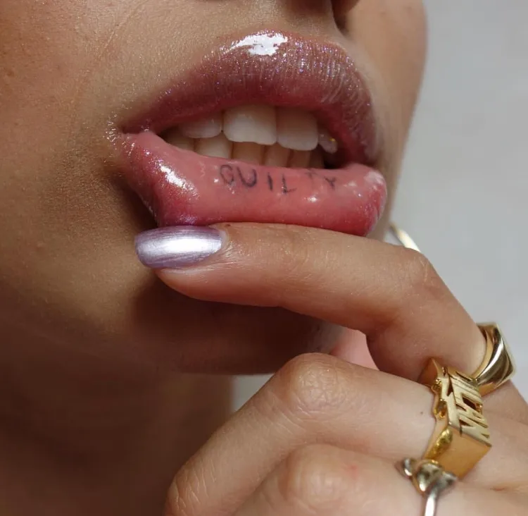 quel tatouage lèvre intérieur