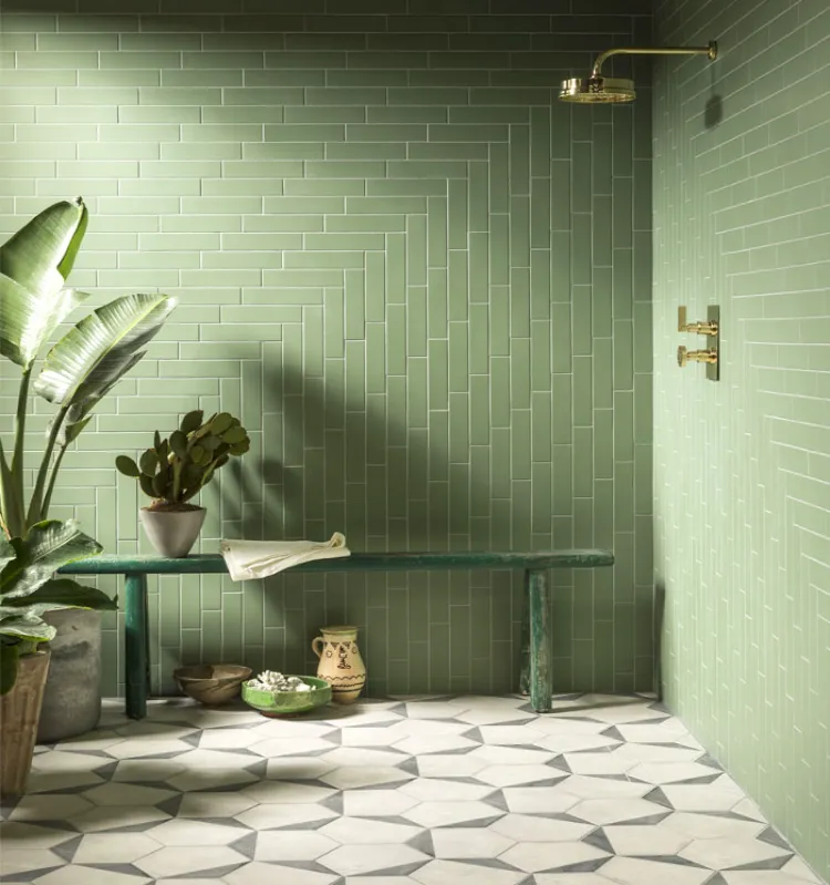quelle couleur salle bain tendance 2022 vert sauge émeraude vert-de-gris carrelage