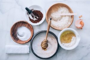 recette gommage visage fait maison acne point noit peau grasse miel café sucre soin hiver 2021