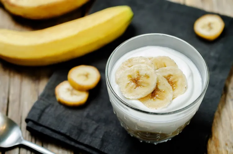 healthy balanced breakfast recipe greek yogurt almond butter banana chia healthy eating