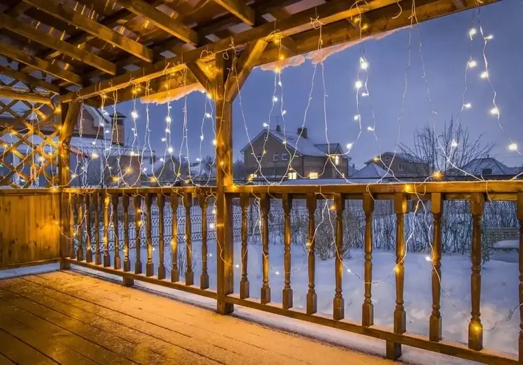rideau lumineux Noel idée déco balcon romantique