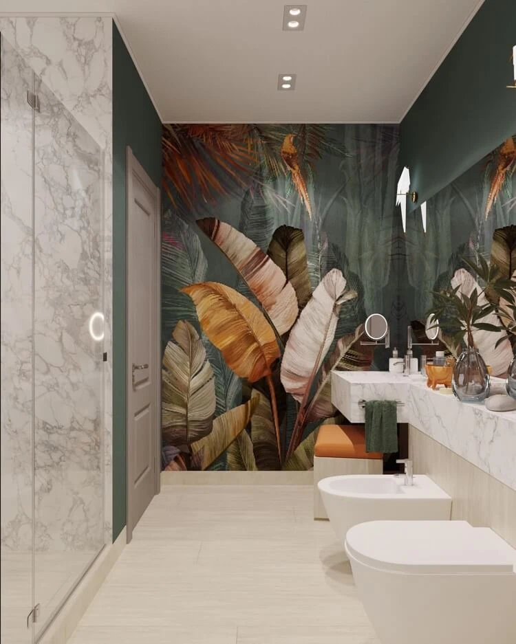 salle de bain de style biophilique avec papier peint tropical feuilles de bananier