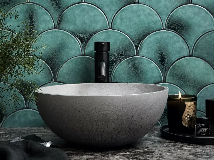 salle de bain en couleur vert turquoise et noir de style contemporain