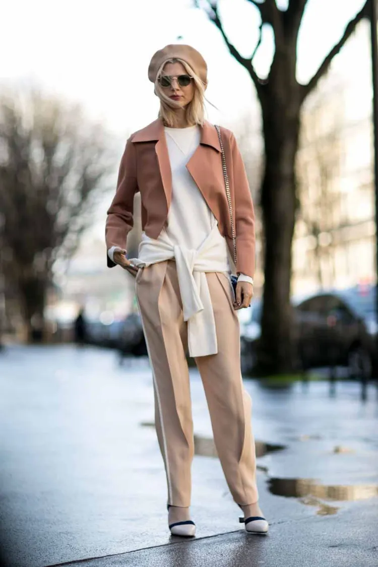 style chic urbain que mettre avec un pantalon beige large automne hiver 2021 2022