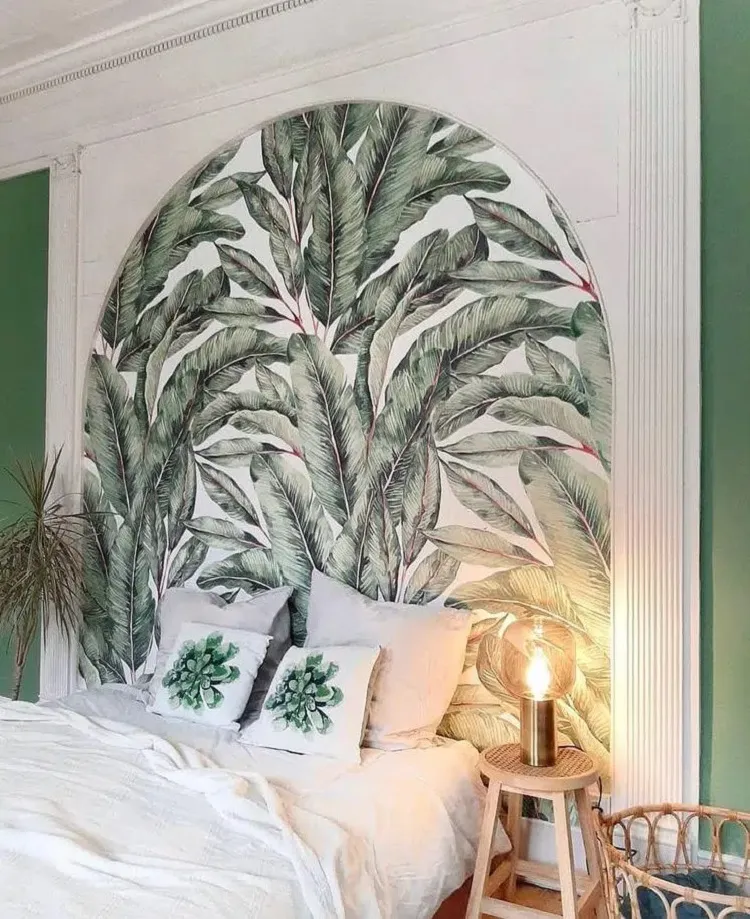 tête de lit en papier peint tropical
