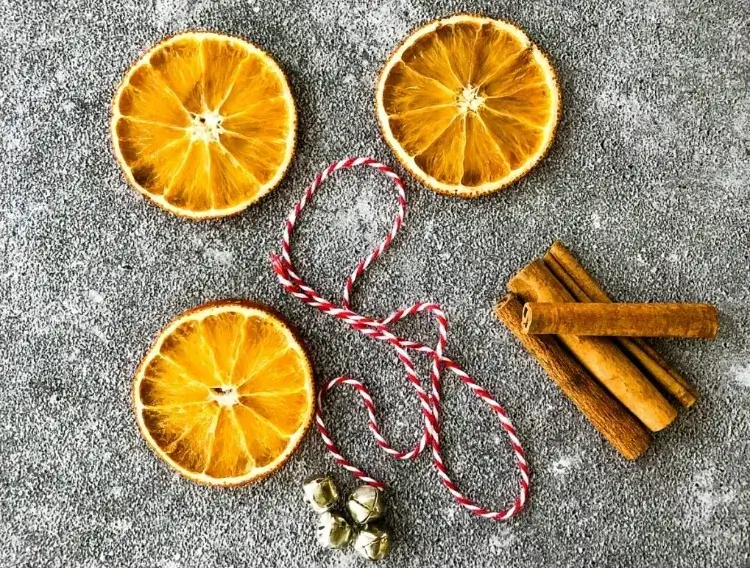 tranches orange séchée batons cannelle déco Noel comment fabriquer ornements sapin