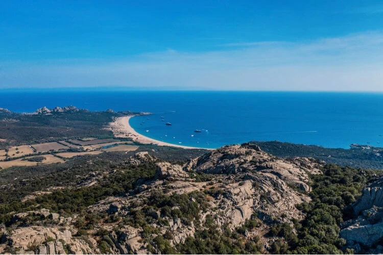 vacances de Noel 2021 en Corse pour les amateurs de la gastronomie des sports nautiques et des traditions