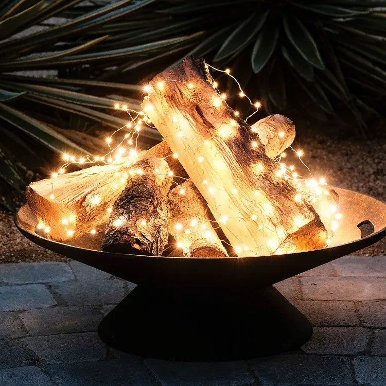 vasque à feu buches guirlandes lumineuses décoration extérieure de Noel à fabriquer