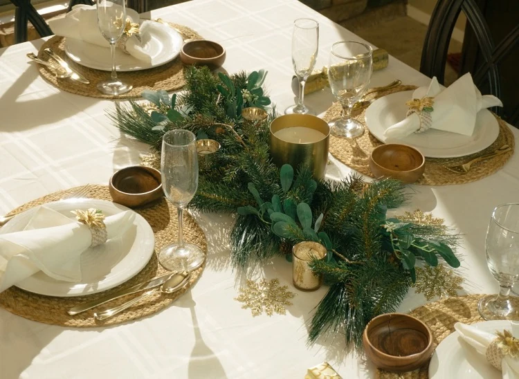 Table de Noël en or chic