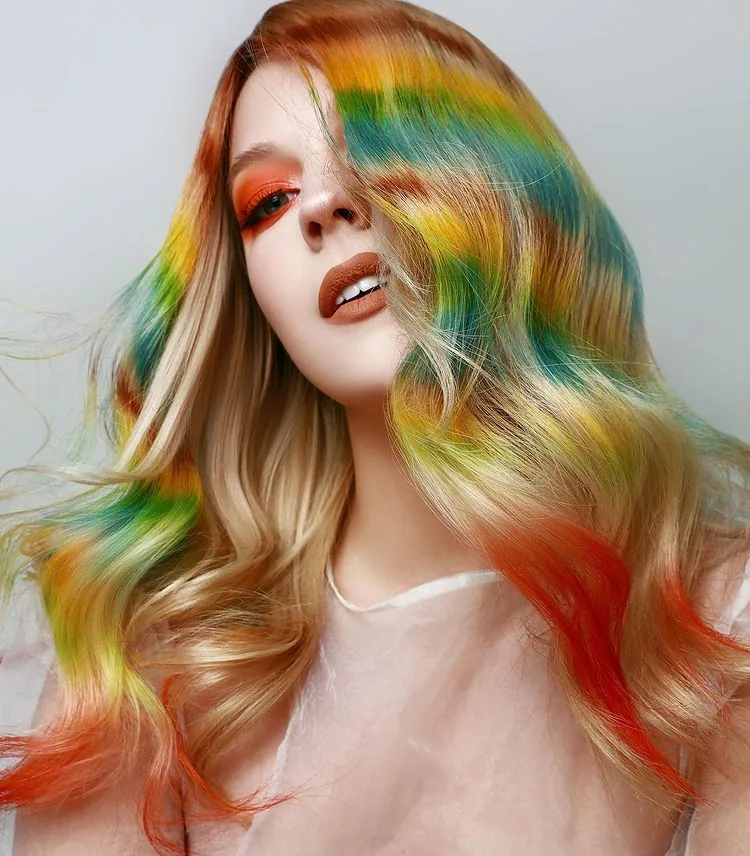 Tie and dye cheveux rainbow