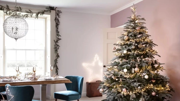 Comment décorer les fenêtres pour Noël afin de partager la joie