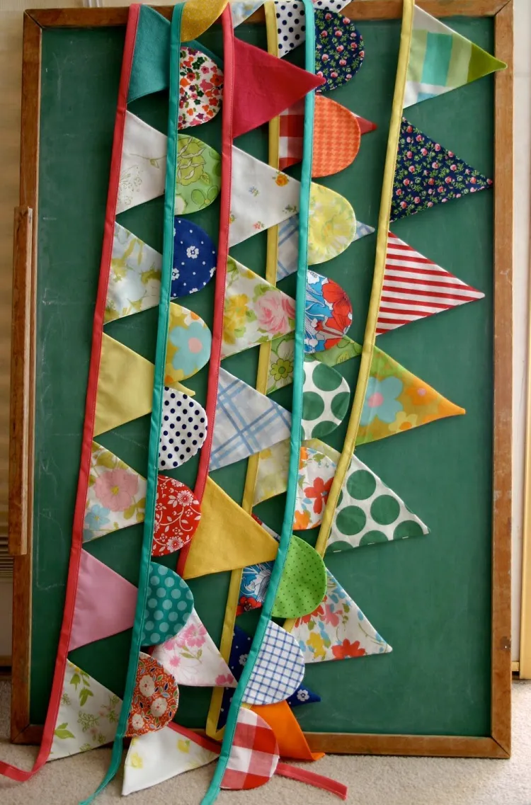 comment utiliser les chutes de tissus guirlandes petits drapeaux triangulaires décoration