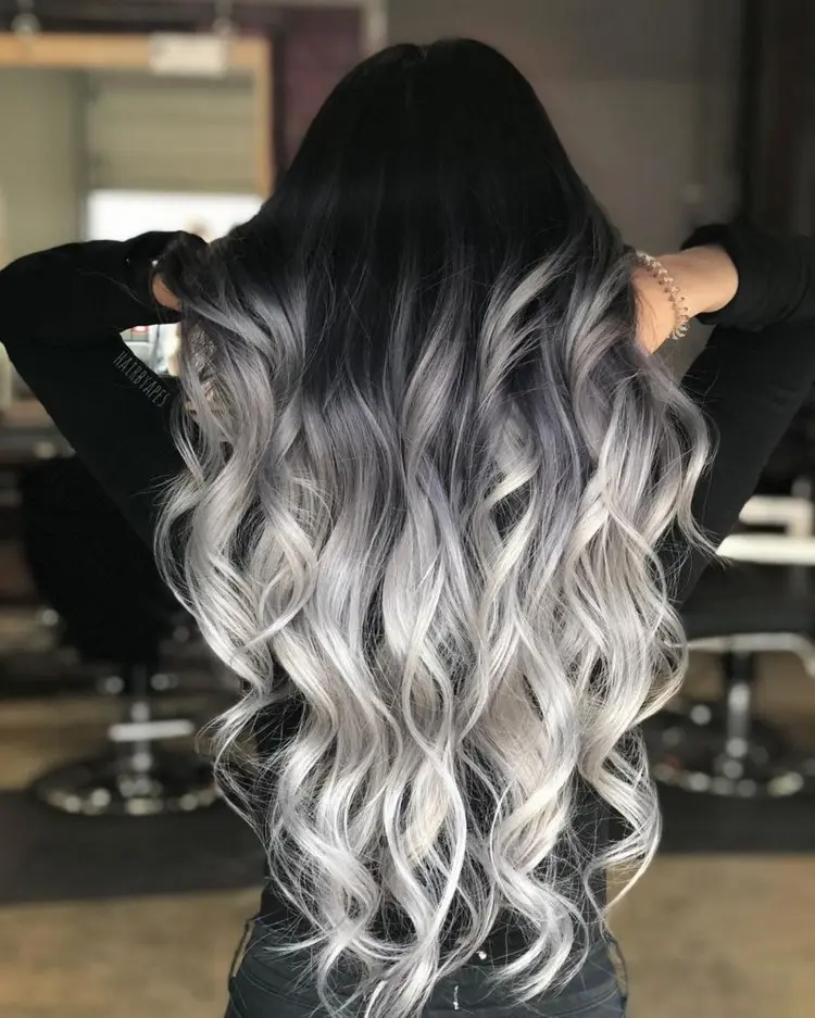 couleur de cheveux ombré gris tendance coloration cheveux 2022