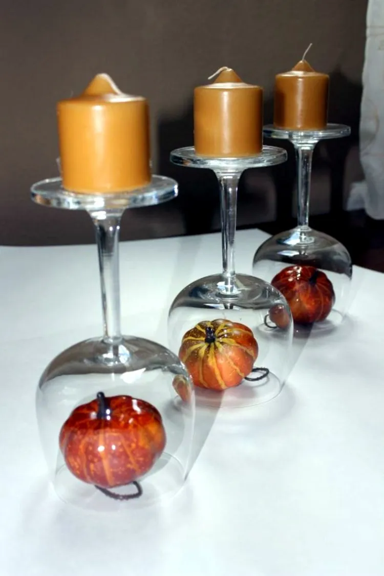 déco de table avec des matériaux naturels verres vin envers installation insolite
