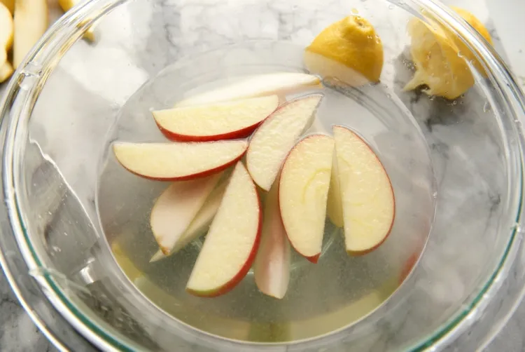 empêcher les pommes coupées de noircir agrumes