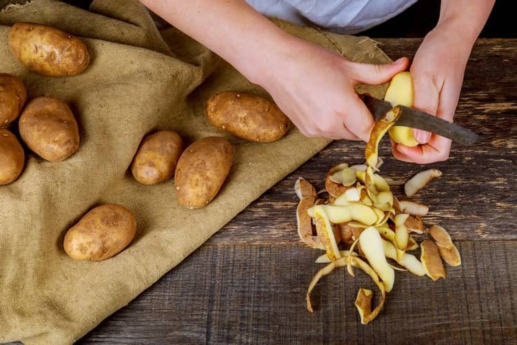 éplucher les pommes de terre facilement rapidement bouillenement méthode express