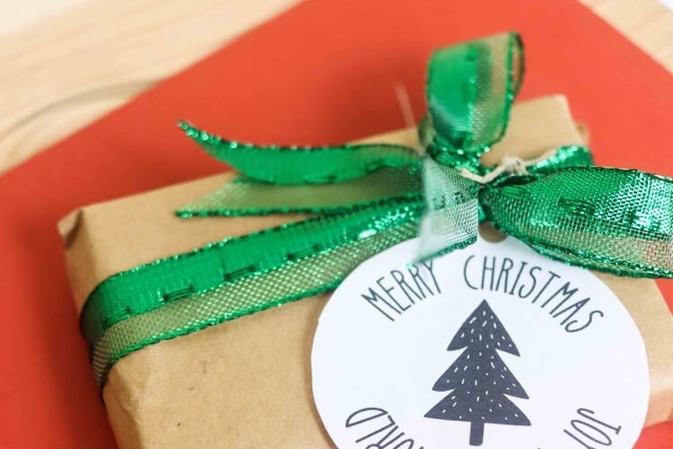 étiquettes pour cadeaux de Noel à imprimer gratuitement