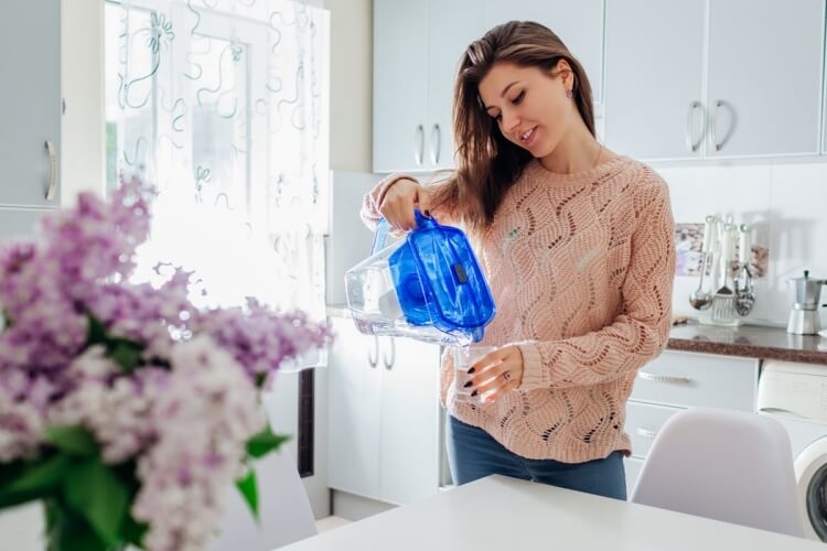 faire de l’eau distillée soi-même éliminer polluants chimiques bactéries champignons algues
