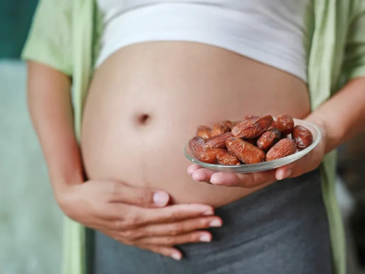 fruits à éviter pendant la grossesse dattes échauffer corps provoquer contractions utérines
