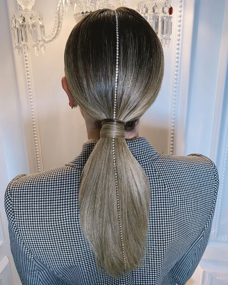 New Year's Eve 2021 hairstyle idea easy for women