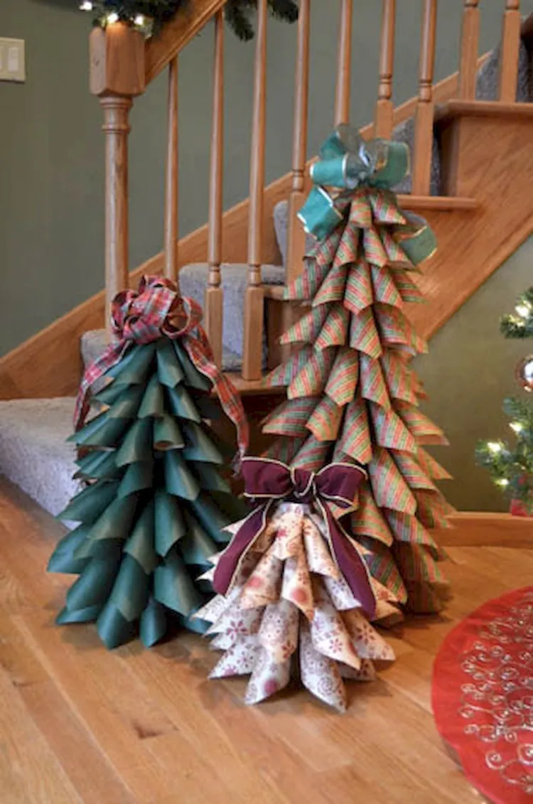 idées recycler les restes de papier cadeau cônes papier cadeau bricoler arbre Noël écologique