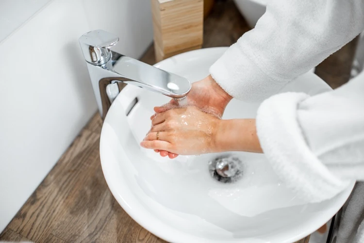 lavage des mains fréquent pendant la grossesse permet d éviter les germes et les microbes
