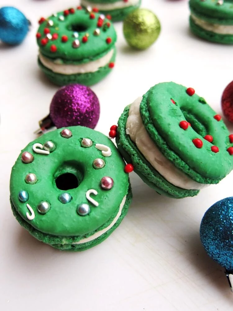 macarons de Noel beignets verts déc perles de sucre