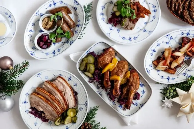 menu de Noel danois plats traditionnels roti de porc et de canard saucisse pain de seigle