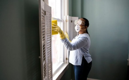 nettoyer les joints de fenêtre mesures prévention masque anti poussière gants