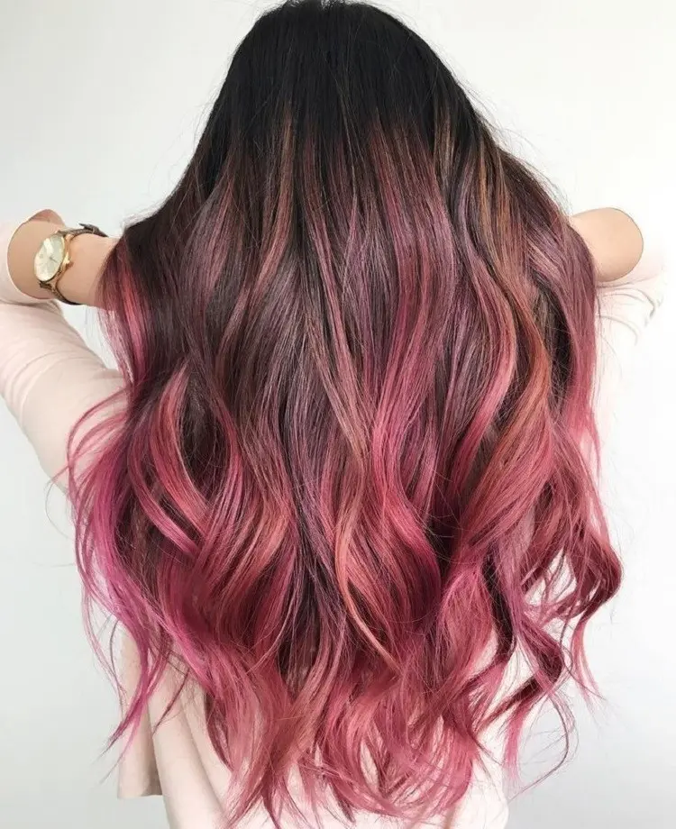 ombre sur cheveux long coloration audacieuse chevelure rose