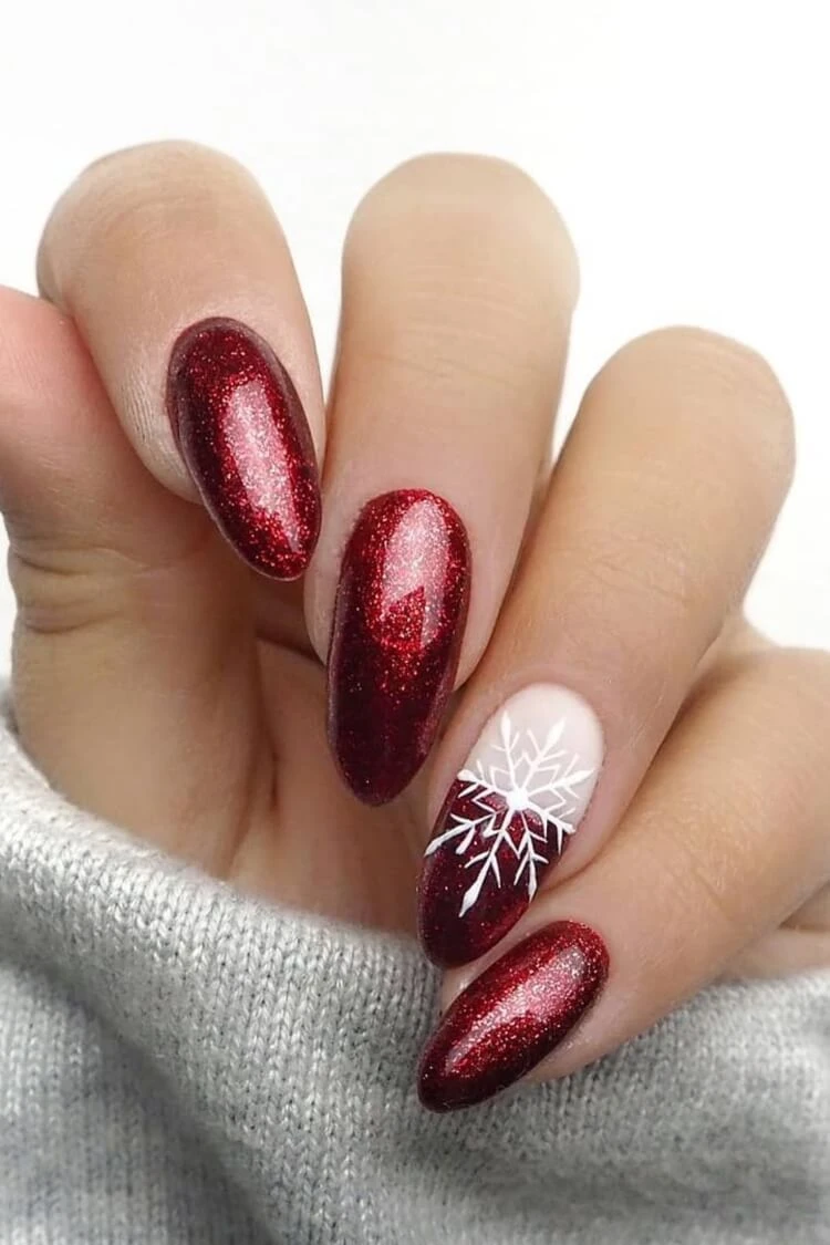 ongles pour les fetes de Noel rouge pailleté nail art flocon de neige