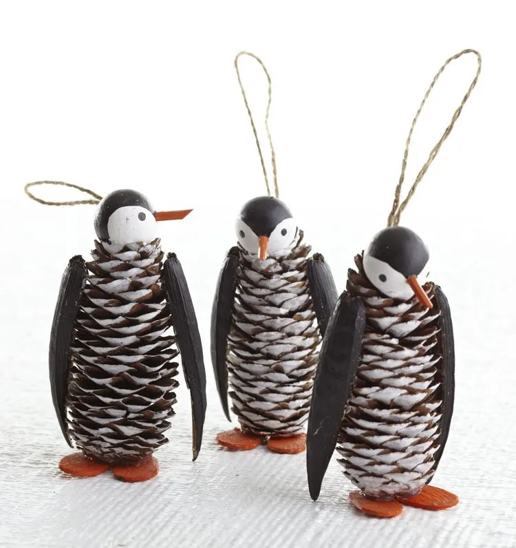 pingouins faits à partir de pommeds de pin