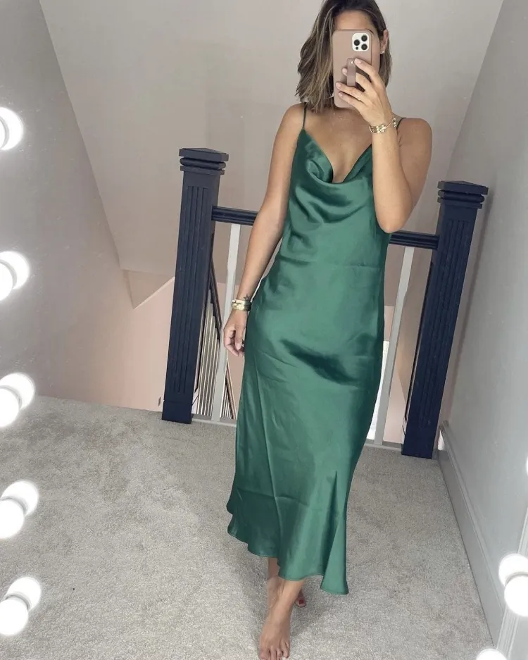 slip dress robe nuisette vert sapin idée tenue noël femme 2021