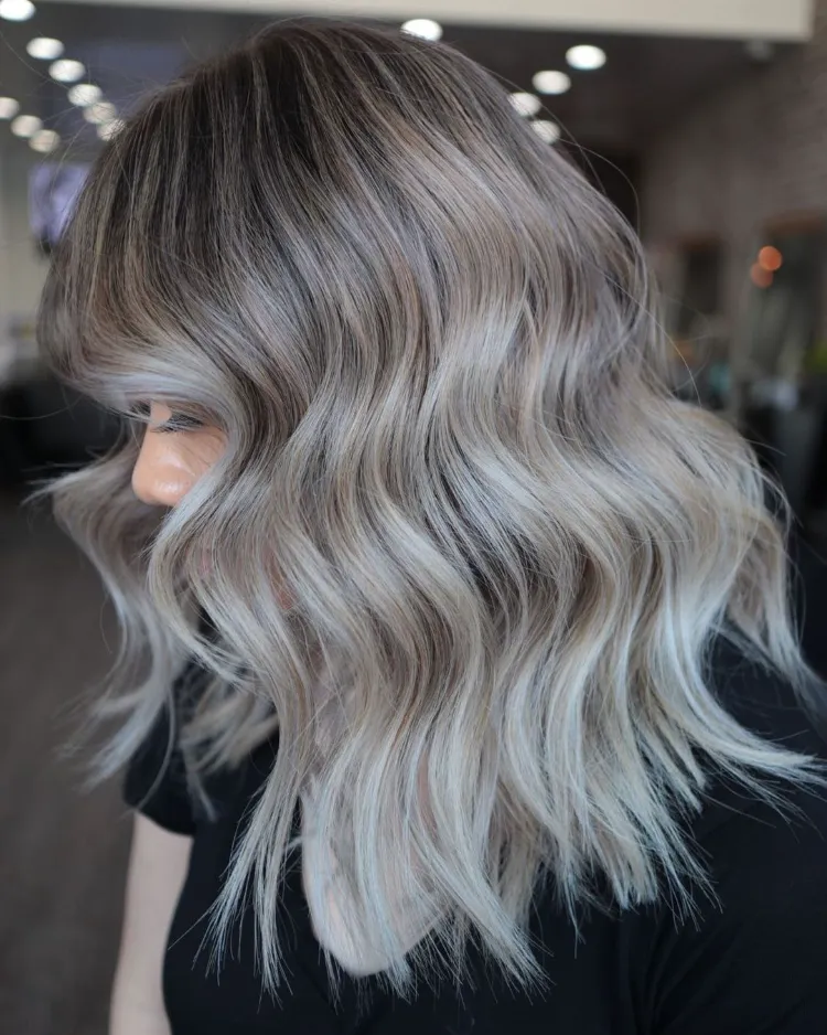 tendance cheveux d'avir grège hair steel hair coloration femme tendance hiver 2021