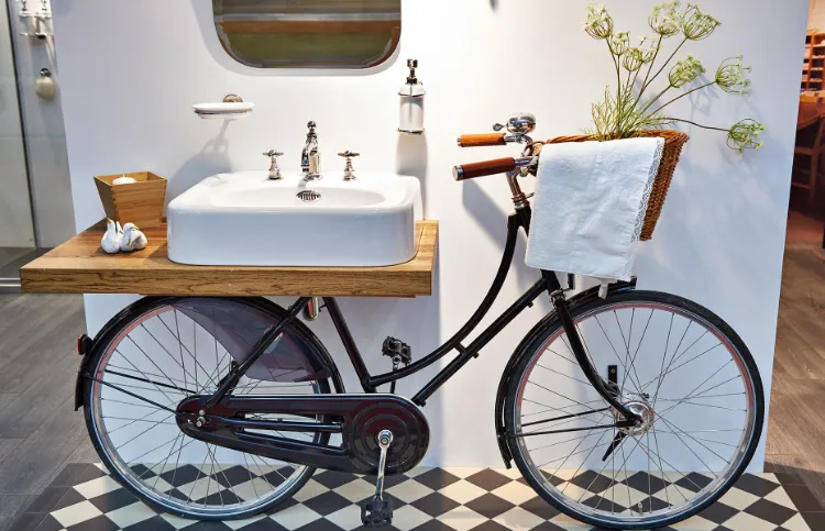 vanité salle de bains vélo vintage décoration design intérieur upcycling
