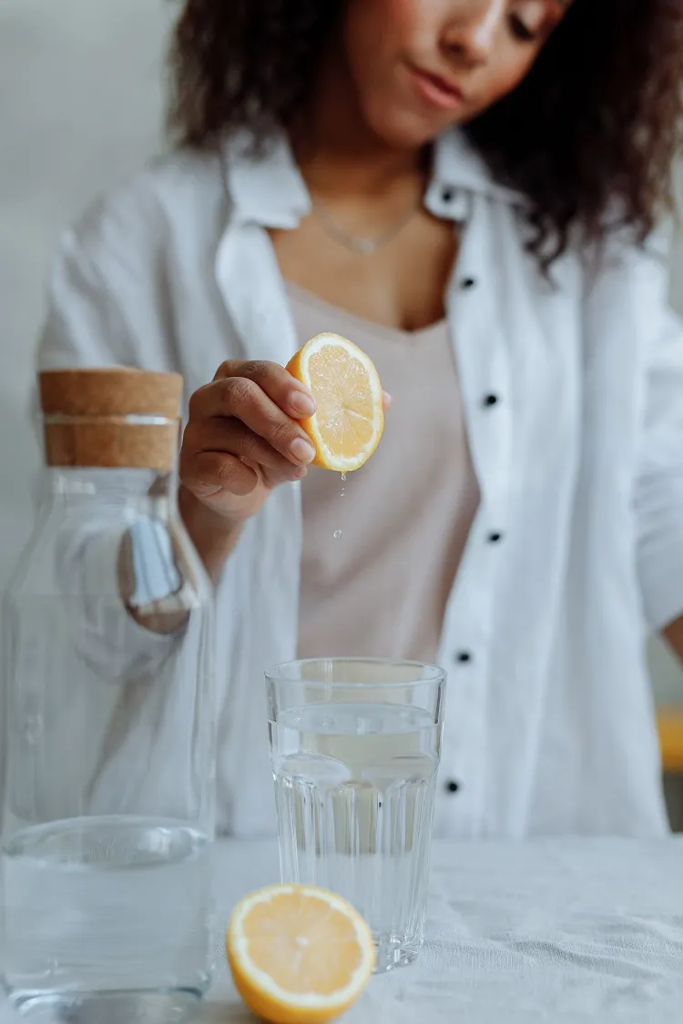 Comment nettoyer son estomac avec du citron