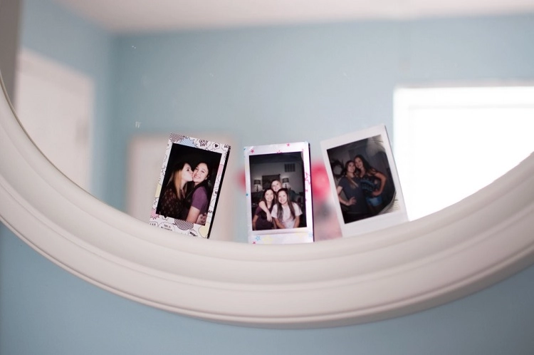 Idée de déco photos Polaroid chambre d'ado fille