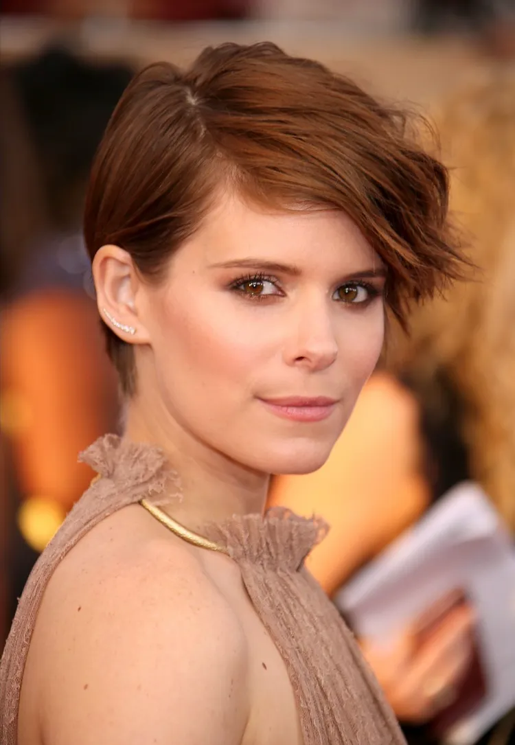 Kate Mara's pixie cut the long, wavy bangs on the side of a copper colorant