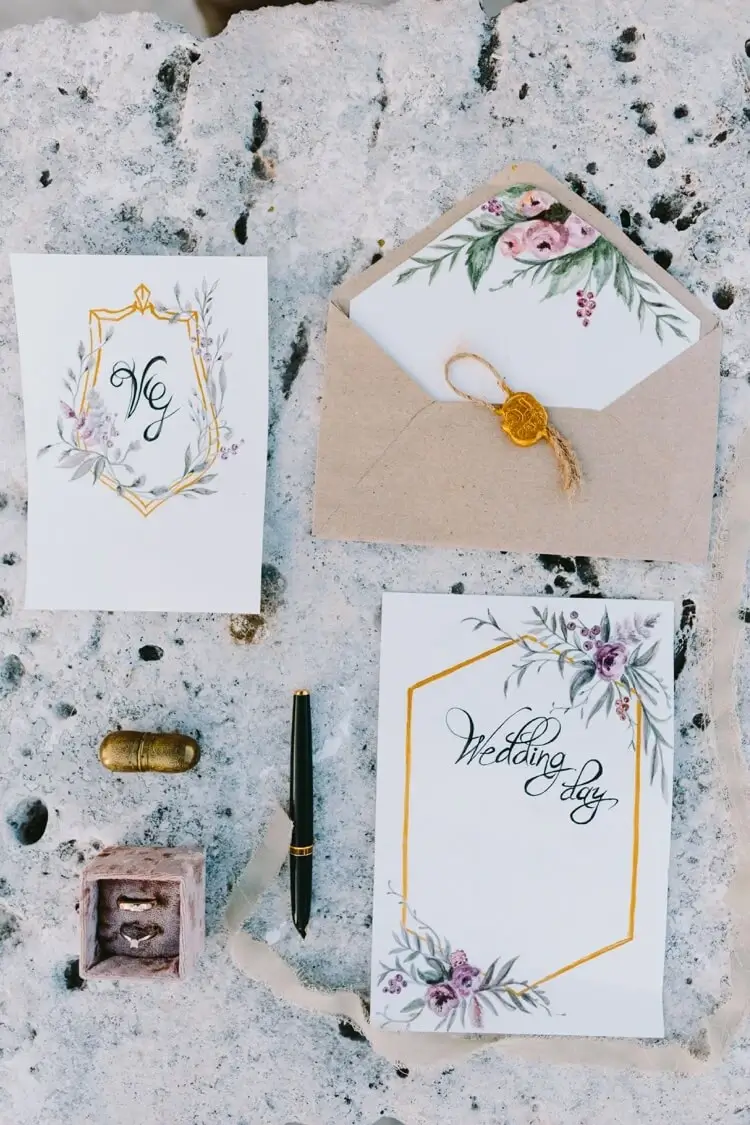 cartes invitation mariage fleurs et verdure avec calligraphie style champetre chic