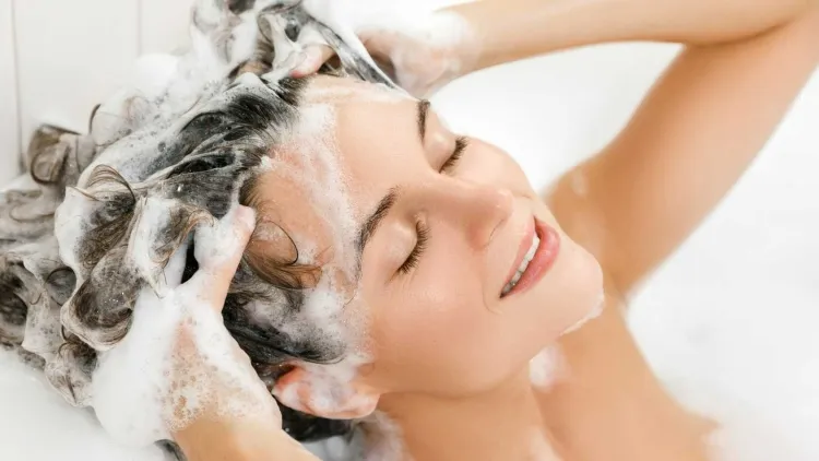 chute de cheveux raisons shampoings favorables lavage quotidien épuiser