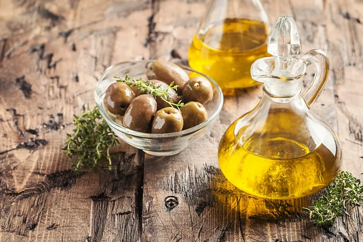 comment avoir des cheveux plus épais naturellement recette de grand-mère huile d'olive