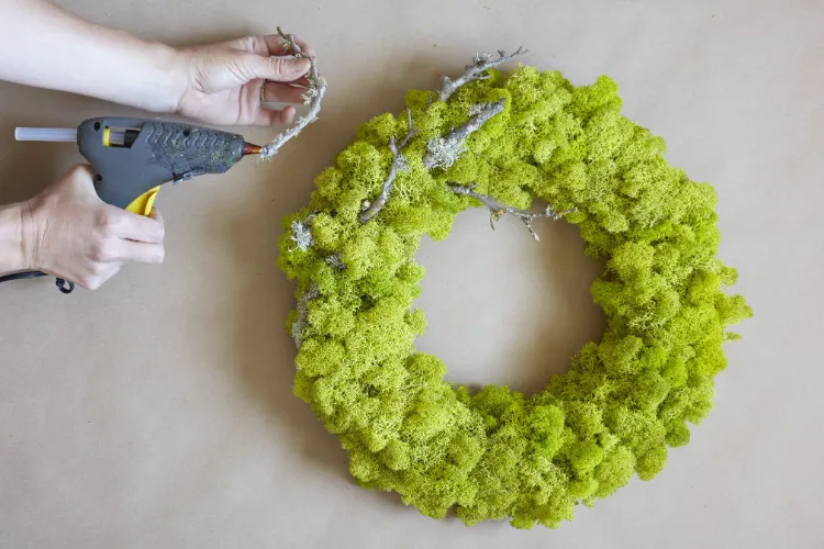 comment fabriquer couronnes branchages mousse matériaux naturels idées décoration